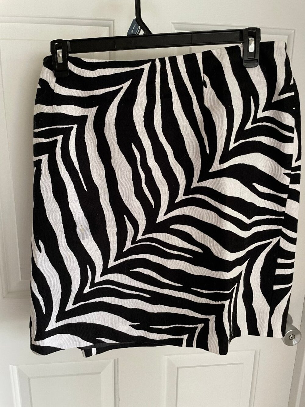 Talbots Black/White Zebra Pattern Skirt – Size 18WP
